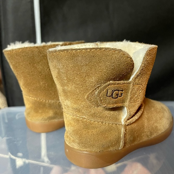 Toddler Size 7 UGG KEELAN - Classic Chestnut Color - Picture 2 of 4